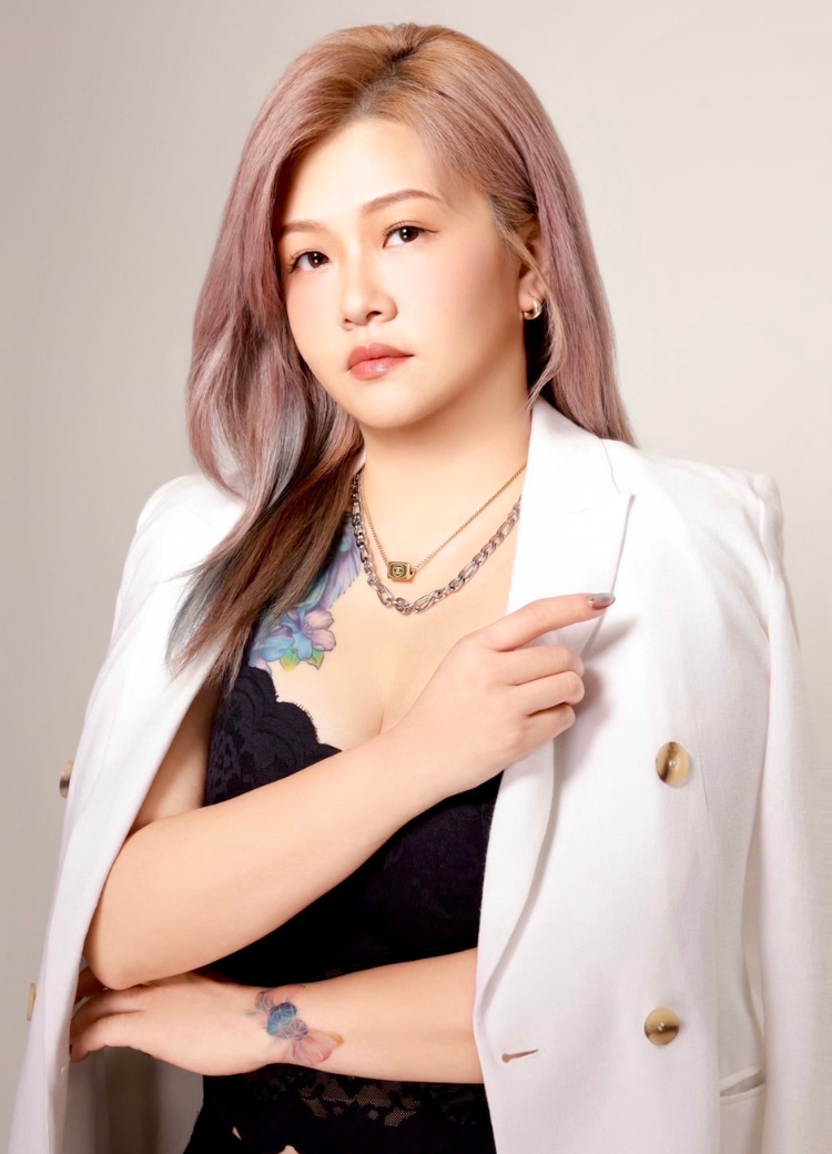 FaceColor首席設計師家姍形象照
